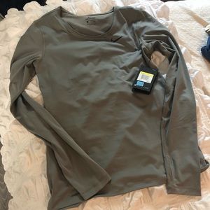 brand new Nike Women Dri-Fit Longsleeve top SizeS